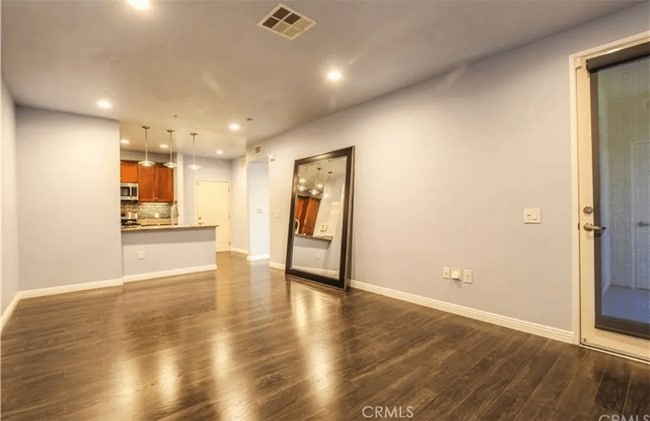 Building Photo - 2240