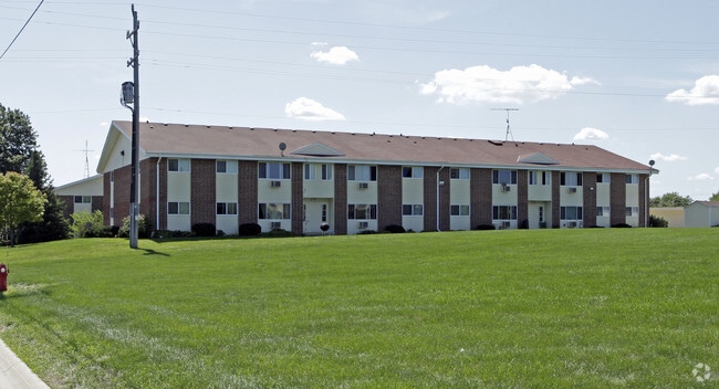Primary Photo - Pine Ridge Apartments