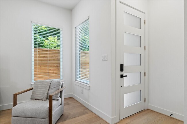 Building Photo - 4108 Cortlandt St