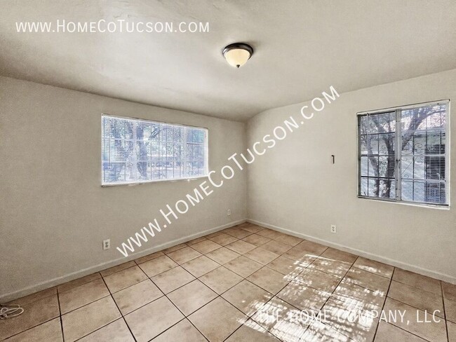 Building Photo - 2607 E Beverly Dr