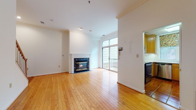 Building Photo - Two Level Two Bedroom Two Bath with Privat...
