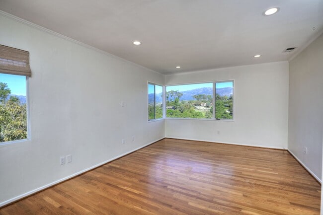 Building Photo - Peaceful Hope Ranch Living