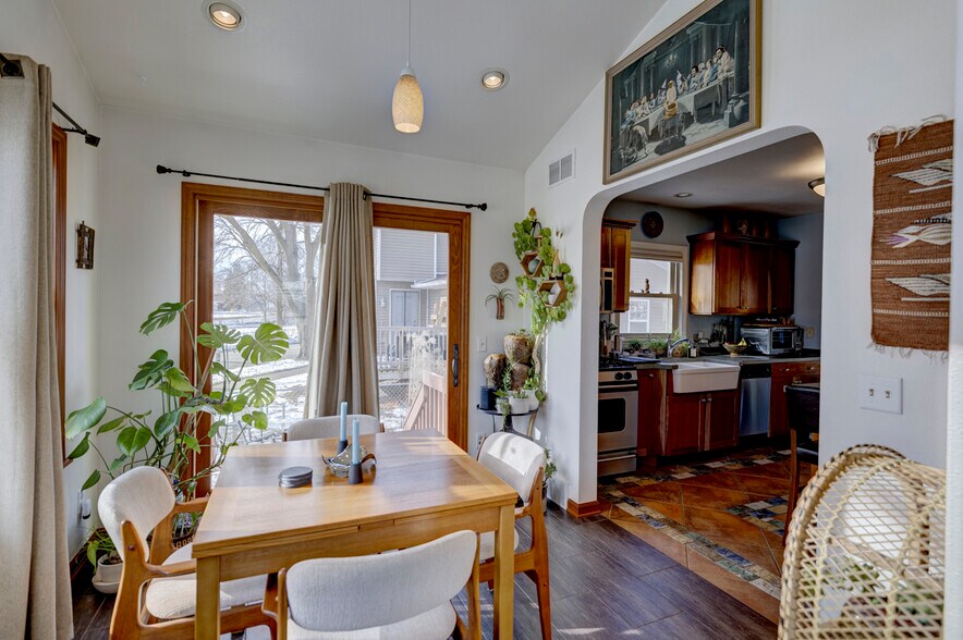 Building Photo - 3621 Dennett Dr