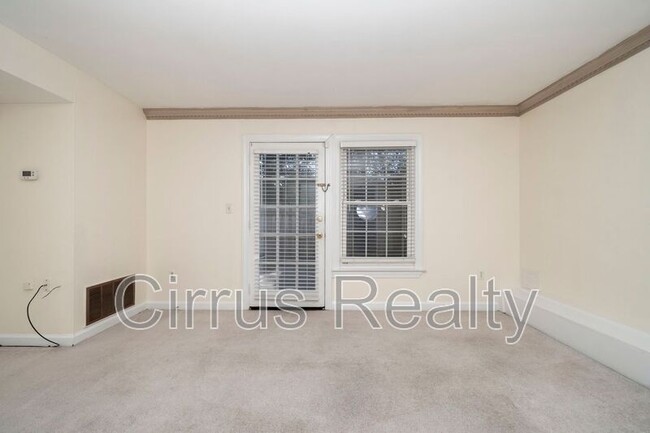 Building Photo - 9 Towne Square Dr