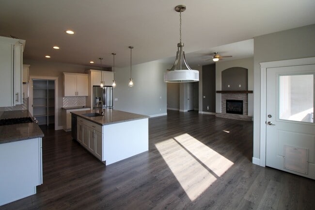 Building Photo - 3 bedroom, 2 bath home in Kennewick