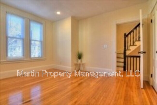 Building Photo - 14-14 Beltran St