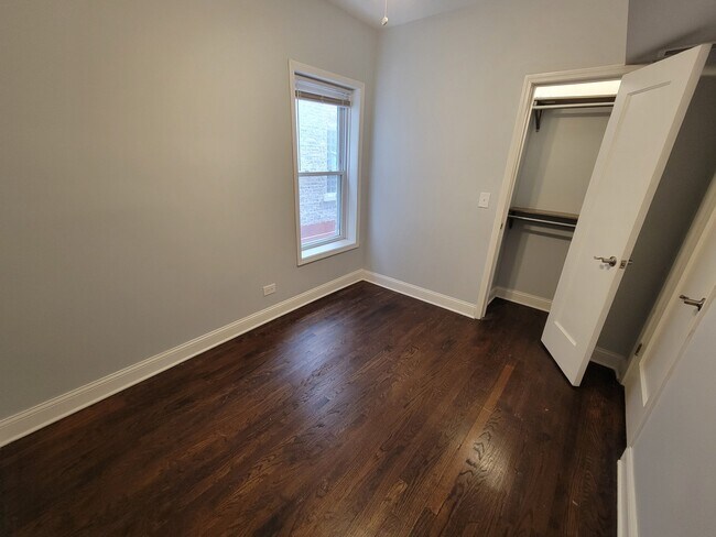 Building Photo - 4849 N Sawyer Ave