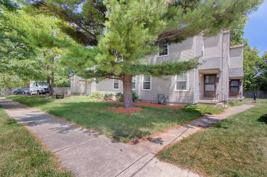 Building Photo - 1653 Southbend Dr