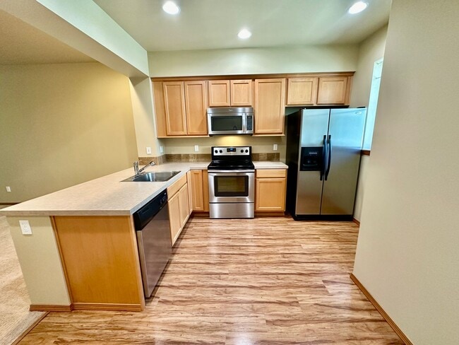Building Photo - Spacious 2 Bedroom Sagebrook Townhome