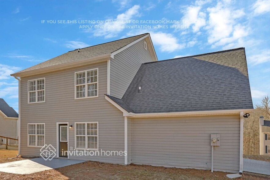 Building Photo - 115 E Lawn Dr