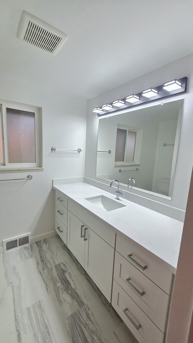 Building Photo - 6546 25th Ave NE