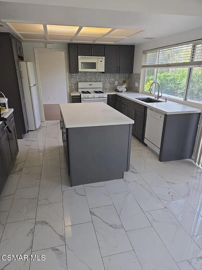 Building Photo - 739 San Martin Pl