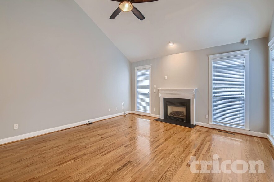 Building Photo - 1519 Peak Ct