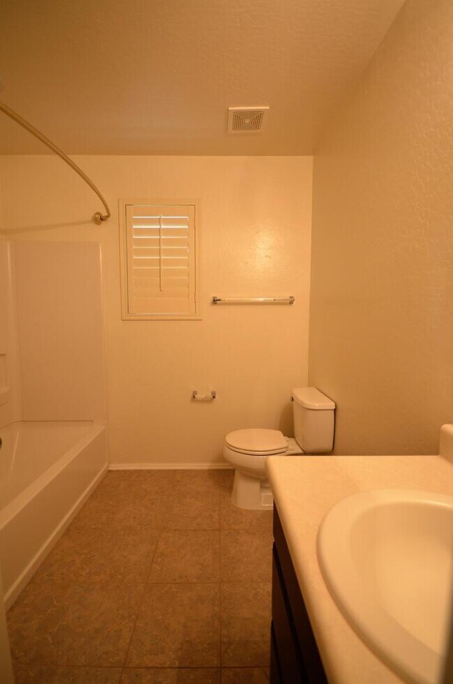 Building Photo - 995 S Cheshire Ln