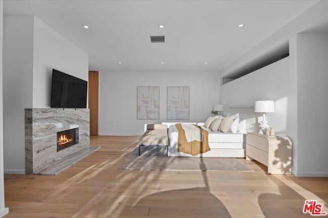 Building Photo - 1836 Loma Vista Dr