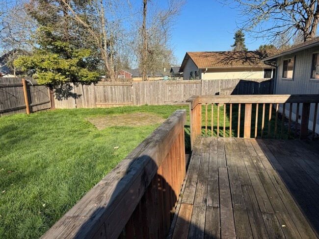 Building Photo - thaa01