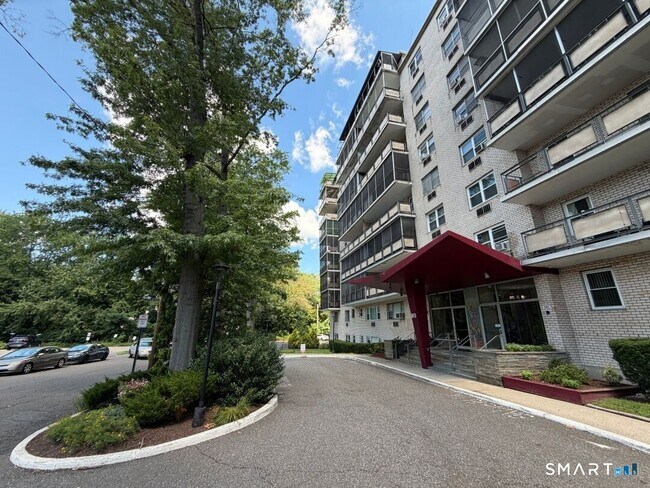 Building Photo - 80 Cartright St