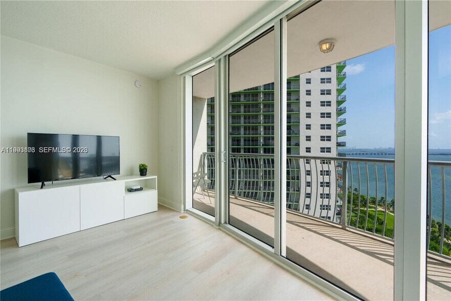 Building Photo - 1750 N Bayshore Dr