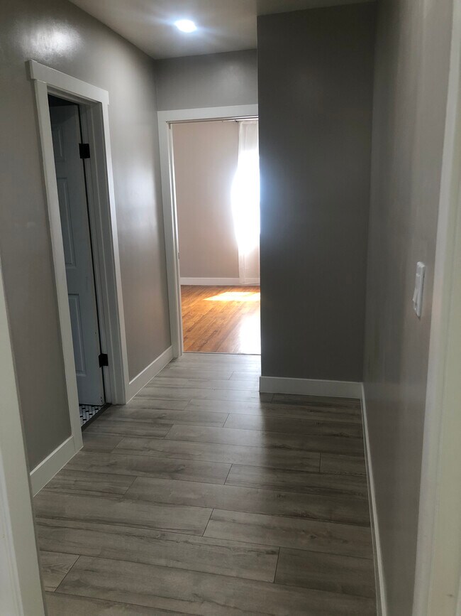 Building Photo - 3956 Olmsted Ave