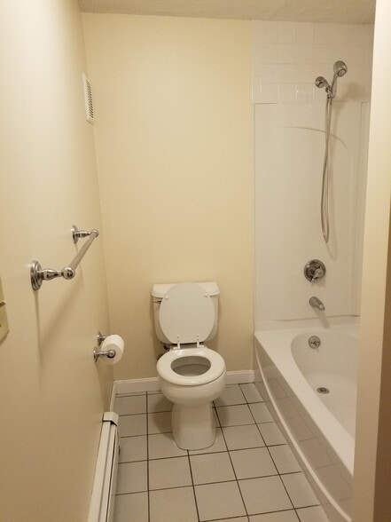 Building Photo - 688 Boston Post Rd E