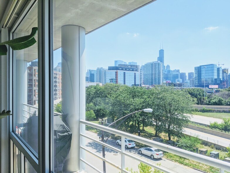 Building Photo - 950 W Erie St