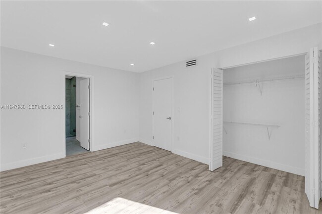 Building Photo - 7925 Carlyle Ave