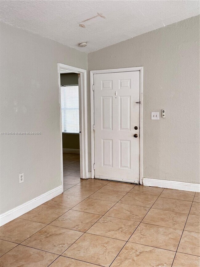 Building Photo - 10441 SW 155th Ct
