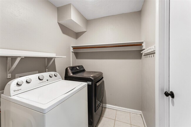 Building Photo - 8219 Winding Meadow Ct