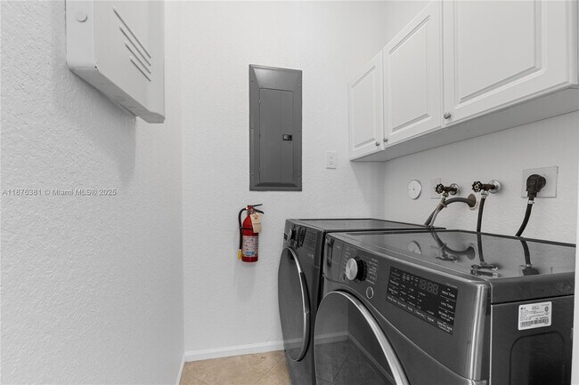 Building Photo - 1559 Passion Vine Cir
