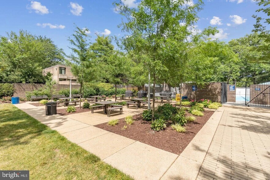 grill area - 1301 Delaware Ave SW
