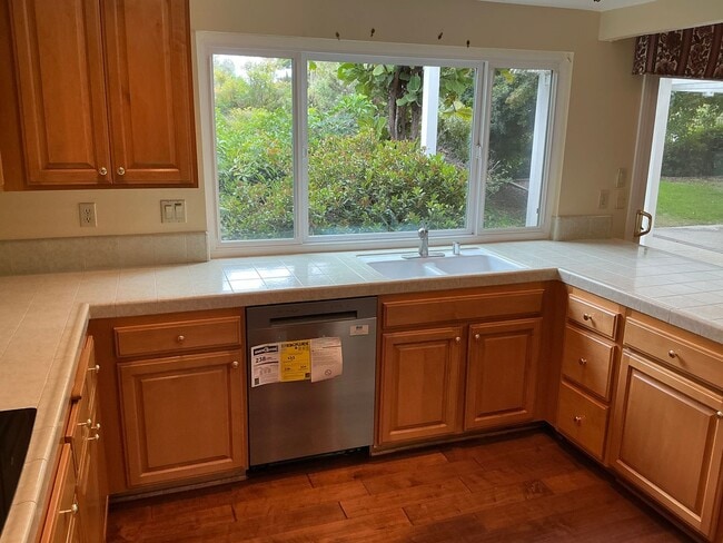 Building Photo - Charming 4 Bedroom 2 Bath 2 Story Home in the City of Fullerton