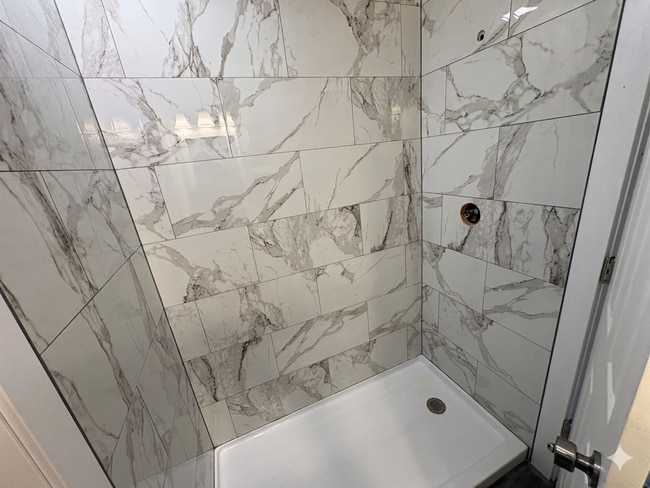 Building Photo - Newly Renovated 1 Bed Unit in Central MHK!