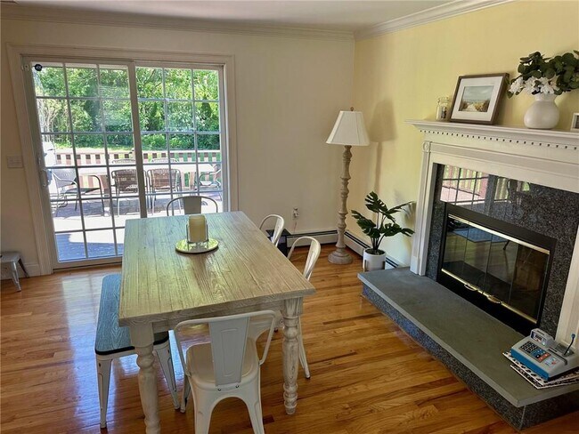 Building Photo - 25 Sycamore Dr