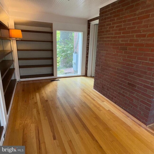 Building Photo - 3121 Quebec Pl NW