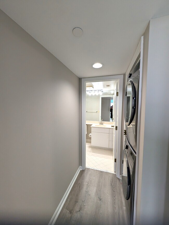 Building Photo - 7505 River Rd