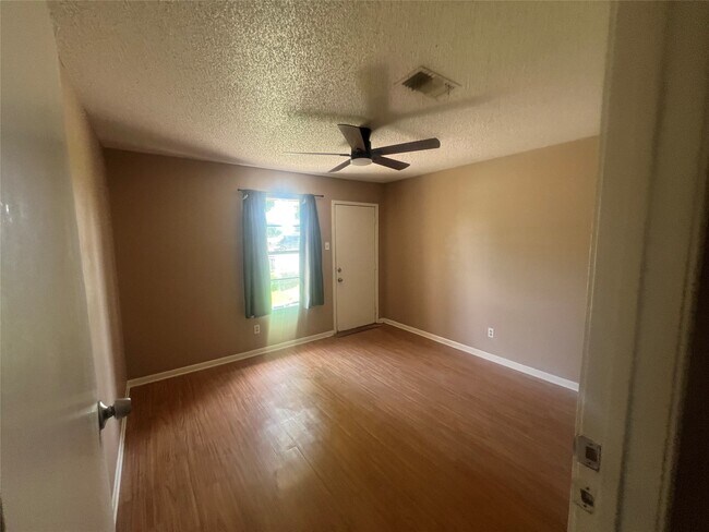 Building Photo - 12207 11th St