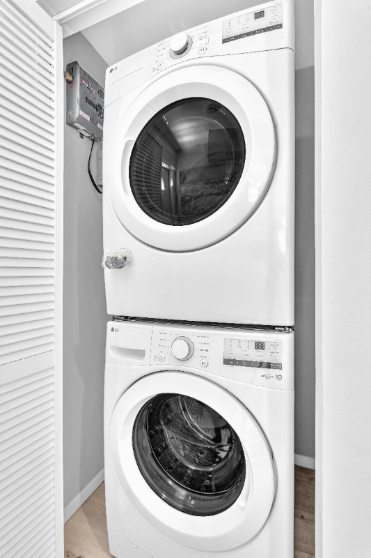 Building Photo - 310 SW 31st Ct