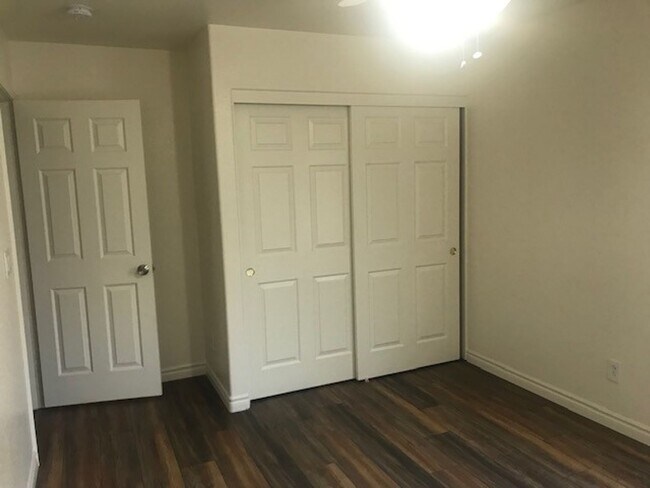 Building Photo - 5 Bedroom House! Great Room living space d...