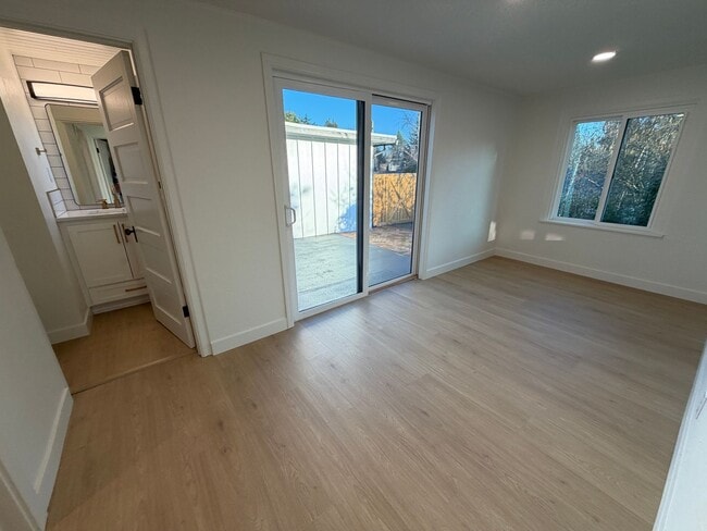 Building Photo - WAL2 - FULLY renovated 3 bed 1.5 bath on OAKWAY!