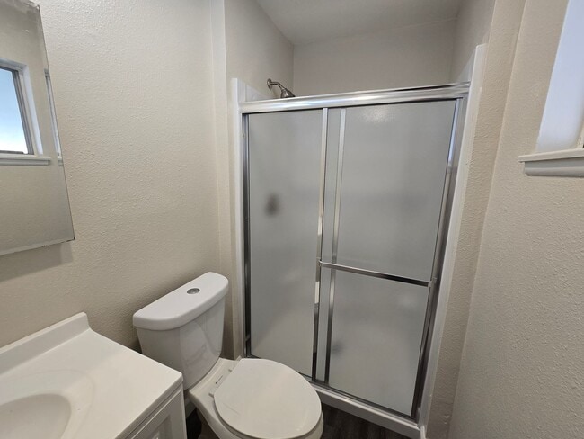 Building Photo - Charming Single Story Home