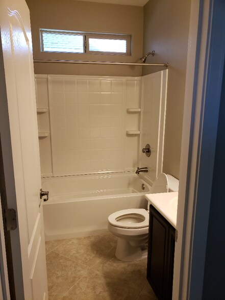 Building Photo - 1671 W Flamingo Dr