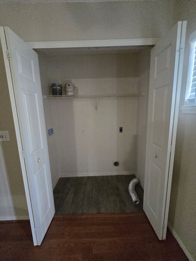 Building Photo - One bedroom one bath apartment close to USF