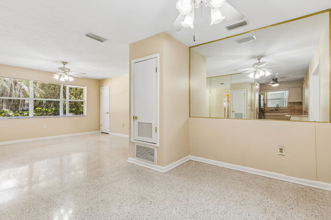 Building Photo - 2406 Husson Ave