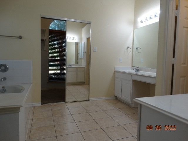 Building Photo - 9975 Red Cedar Dr