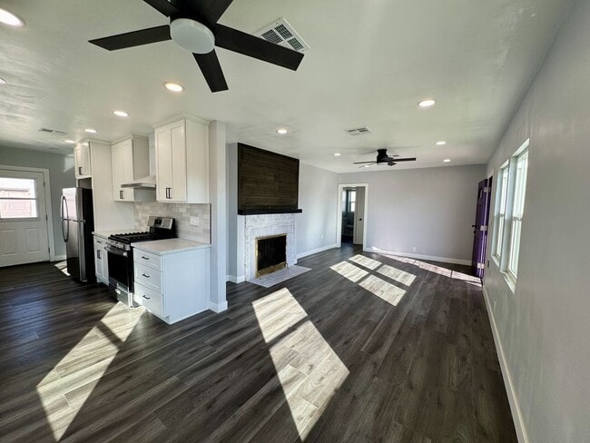 Building Photo - 4139 Gaviota Ave