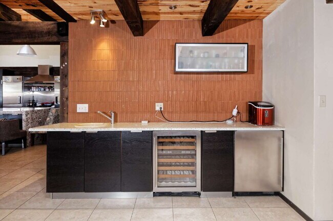Building Photo - One-of-a-kind adobe brick home backing up to former Club Rio Rancho Golf Course