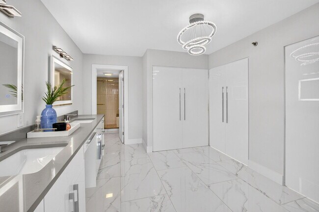 Building Photo - 3115 S Ocean Blvd