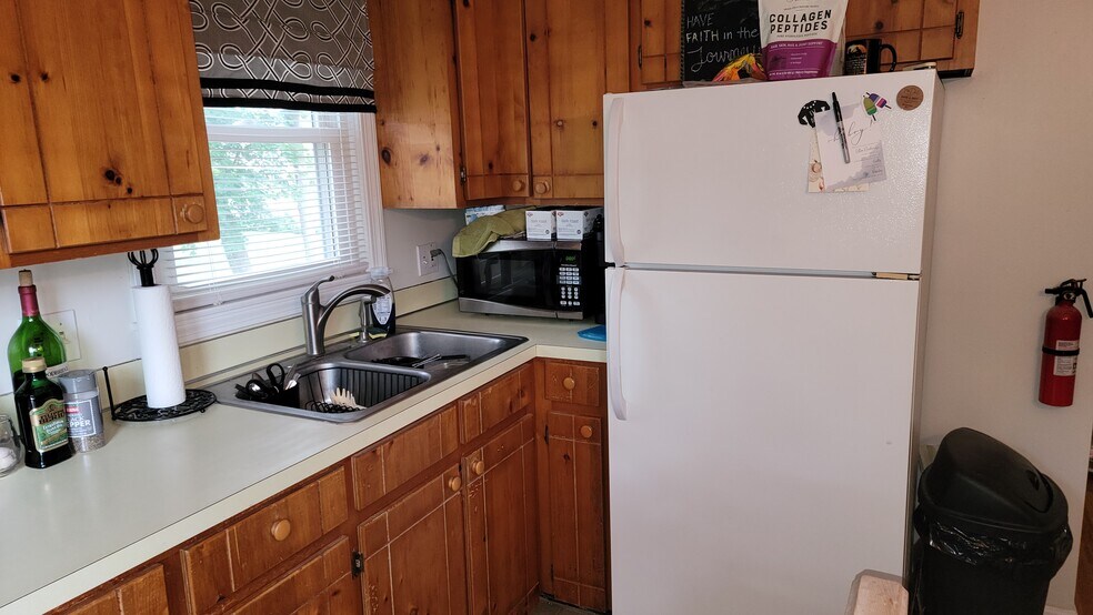 Building Photo - 74 Main St