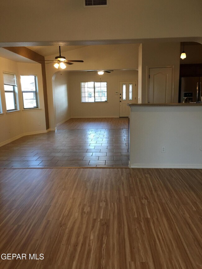 Building Photo - 14345 Apache Point Dr