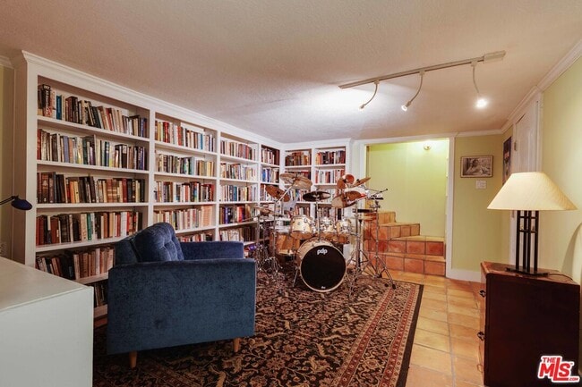 Building Photo - 3024 Angus St